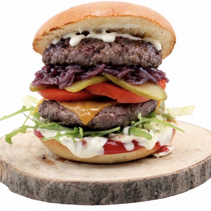 Mega Burger w zestawie z ziemniakami